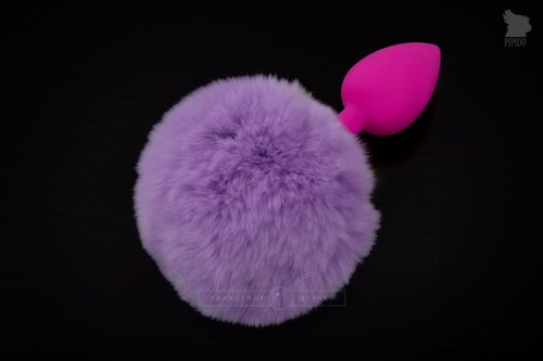 Маленькая розовая силиконовая пробка с пушистым фиолетовым хвостиком, цвет фиолетовый - Пикантные штучки