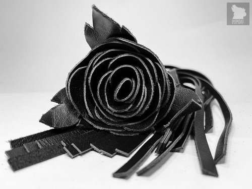 Плеть Чёрная Роза с Кожаными Хвостами 40 см. 54075ars, цвет черный - БДСМ арсенал
