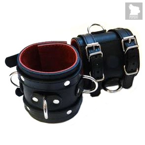 Широкие подшитые наручники с 2 ремешками, 3 D-кольцами и красной изнанкой, цвет черный - Beastly (Бистли)
