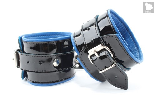 Чёрные лаковые наручники с синим подкладом, цвет черный - БДСМ арсенал