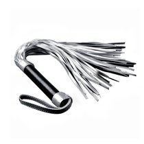Серебристая плетка Struggle My Flogger с черной ручкой - 45 см., цвет серебряный/черный - LoveToy