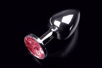 Маленькая серебристая анальная пробка с круглым кончиком и рубиновым кристаллом - 7 см, цвет красный - Пикантные штучки
