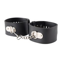 Черные гладкие наручники с металлическими вставками, цвет черный - Erozon