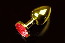Маленькая золотистая анальная пробка с круглым кончиком и красным кристаллом - 7 см, цвет красный - Пикантные штучки