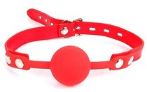Красный силиконовый кляп-шарик на регулируемом ремешке, цвет красный - Bioritm