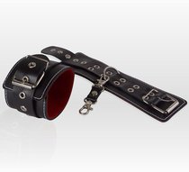 Чёрные кожаные наручники с контрастной строчкой и красной изнанкой, цвет красный/черный - Sitabella