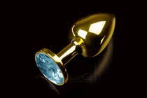Маленькая золотистая анальная пробка с круглым кончиком и голубым кристаллом - 7 см, цвет голубой - Пикантные штучки