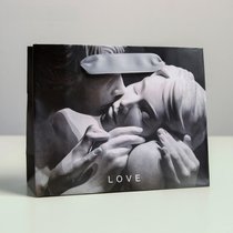 Маленький бумажный подарочный пакет LOVE - 15 х 12 см., цвет светло-серый/черный - Сима-Ленд