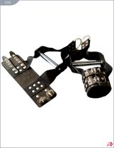 Чёрные наручники с хромированной трубкой для подвешивания - Подиум